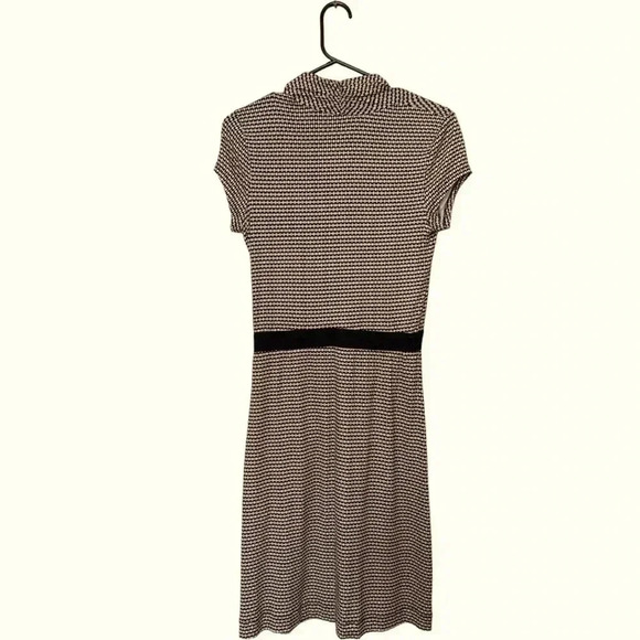 Sinequanone Parisian light weight dress w VNeck, Sleeves  and unique waistband - Picture 3 of 9